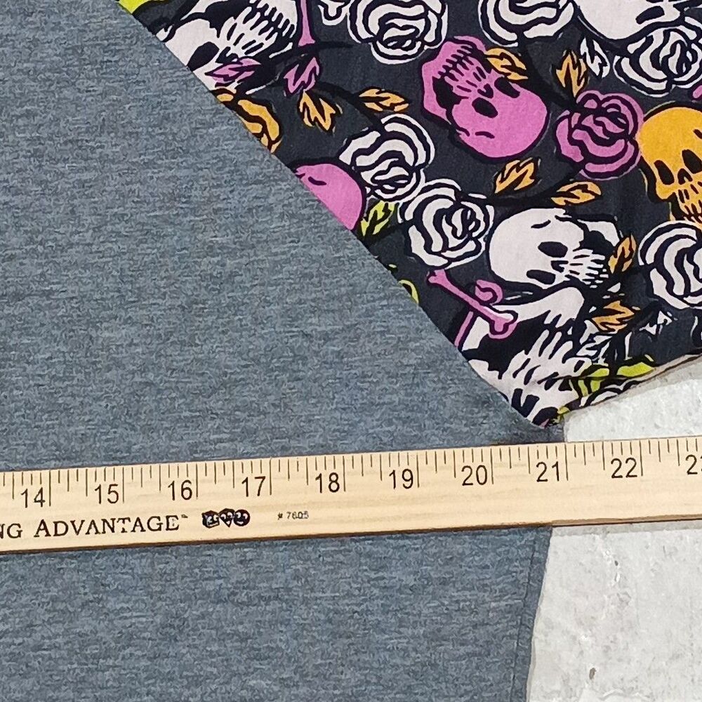 NWT LuLaRoe Randy Womens 3/4 Sleeve Raglan Large Grey Skull And Roses - Picture 5 of 7